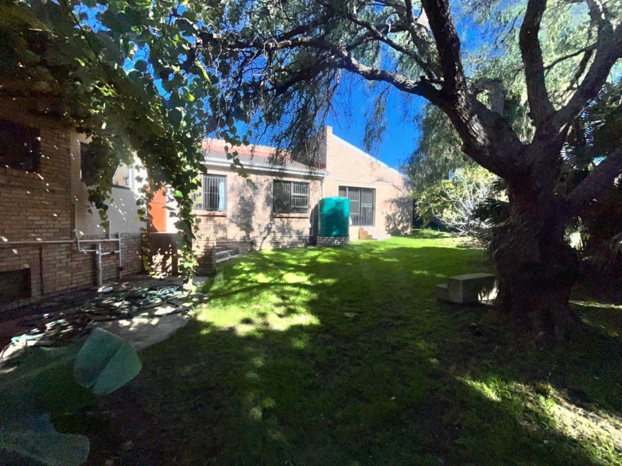 6 Bedroom Property for Sale in Wavecrest Eastern Cape
